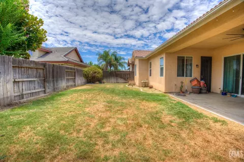 Exterior - 3003 Boulder Ridge Ln, Bakersfield, CA 93313 photo 5 of 10
