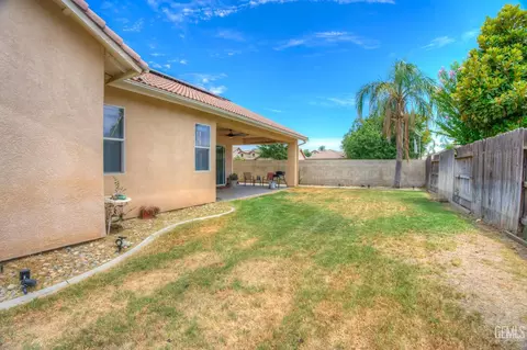 Exterior - 3003 Boulder Ridge Ln, Bakersfield, CA 93313 photo 2 of 10