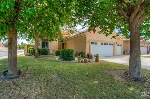 Exterior - 3003 Boulder Ridge Ln, Bakersfield, CA 93313 photo 7 of 10