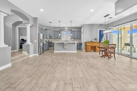 Entry Way - 3003 Boulder Ridge Ln, Bakersfield, CA 93313 photo 2 of 2
