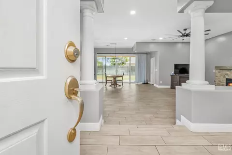 Entry Way - 3003 Boulder Ridge Ln, Bakersfield, CA 93313 photo 1 of 2