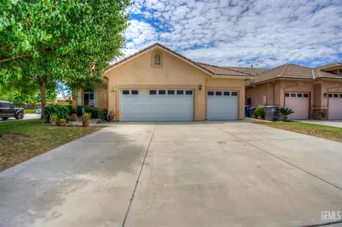 Exterior - 3003 Boulder Ridge Ln, Bakersfield, CA 93313 photo 9 of 10