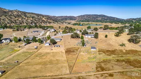 23700 Dart Dr, Tehachapi, CA 93561 photo 6