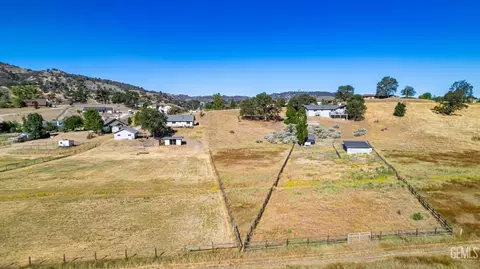 23700 Dart Dr, Tehachapi, CA 93561 photo 5