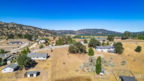 23700 Dart Dr, Tehachapi, CA 93561 photo 7