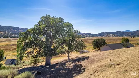 23700 Dart Dr, Tehachapi, CA 93561 photo 2