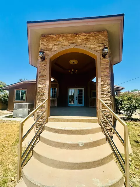Exterior - 27992 Taft Hwy, Taft, CA 93268 photo 4 of 12