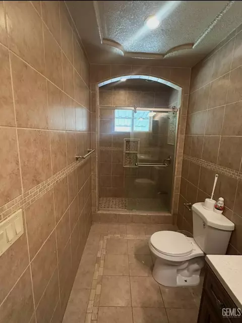 Bath - 27992 Taft Hwy, Taft, CA 93268 photo 4 of 4