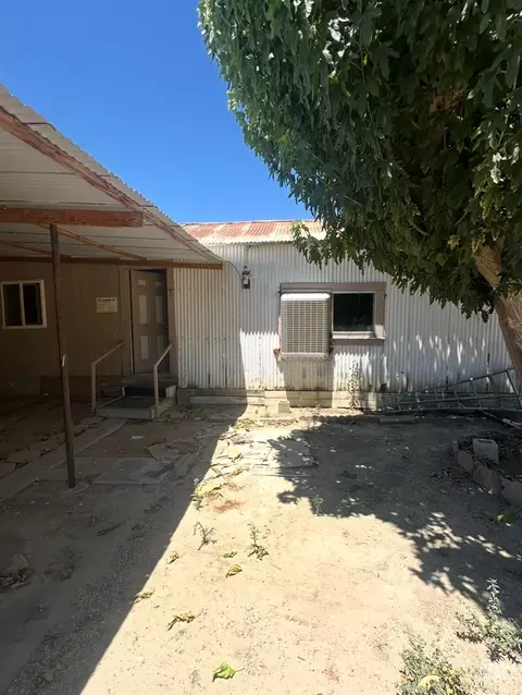 Exterior - 27992 Taft Hwy, Taft, CA 93268 photo 9 of 12