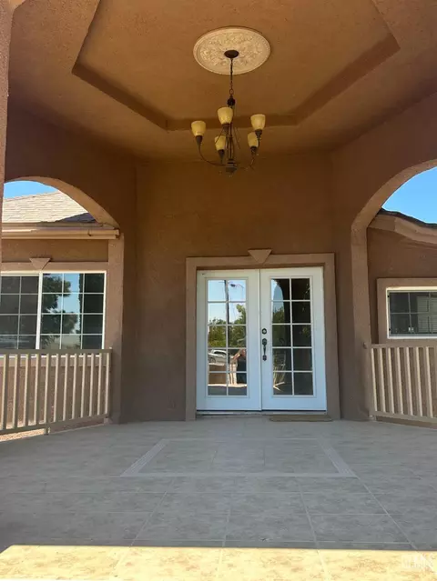 Exterior - 27992 Taft Hwy, Taft, CA 93268 photo 5 of 12