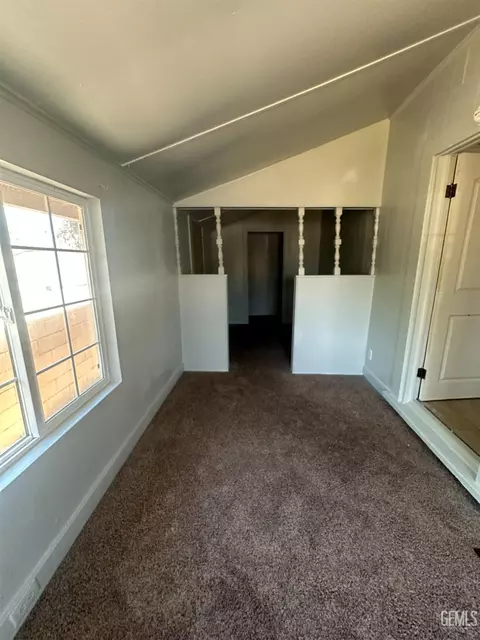 Entry Way - 27992 Taft Hwy, Taft, CA 93268 photo 3 of 3
