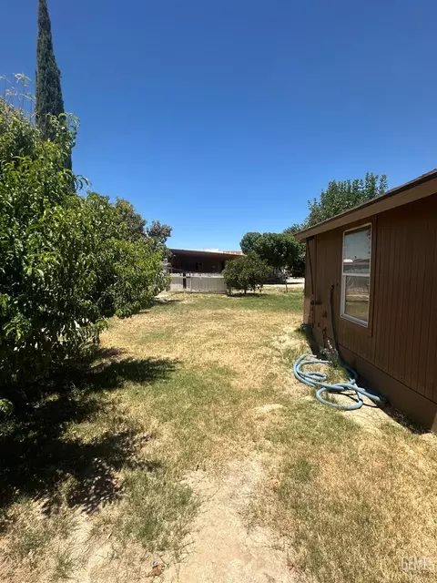 Exterior - 27992 Taft Hwy, Taft, CA 93268 photo 7 of 12
