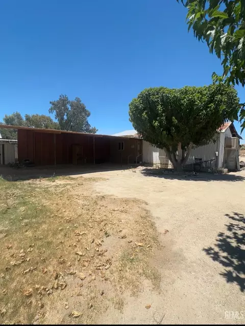 Exterior - 27992 Taft Hwy, Taft, CA 93268 photo 8 of 12