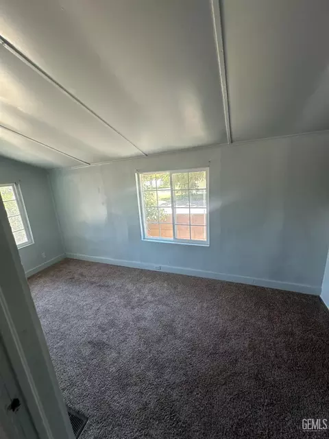 Bedroom - 27992 Taft Hwy, Taft, CA 93268 photo 4 of 4
