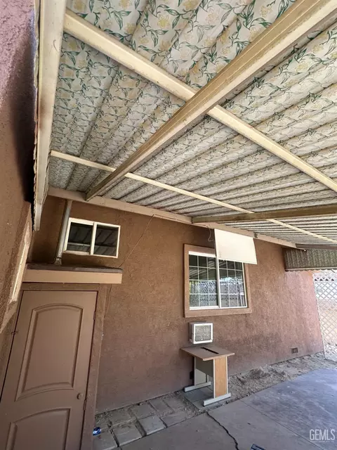 Exterior - 27992 Taft Hwy, Taft, CA 93268 photo 6 of 12