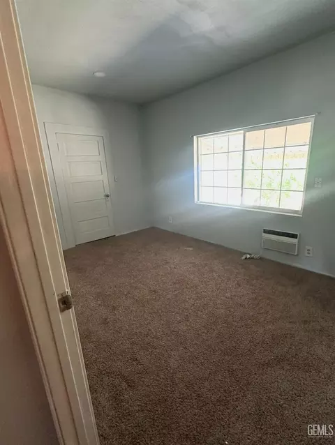 Bedroom - 27992 Taft Hwy, Taft, CA 93268 photo 1 of 4