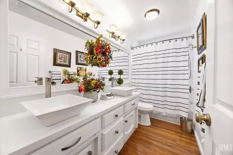 Bath - 14103 Via Contento, Bakersfield, CA 93314 photo 1 of 7
