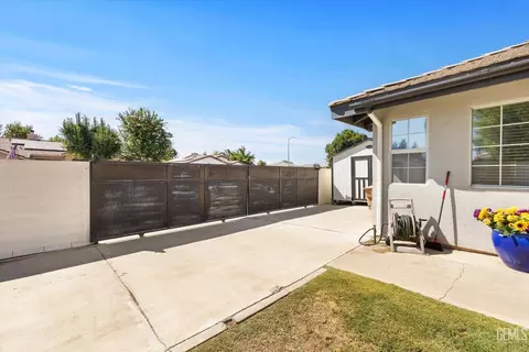 Exterior - 14103 Via Contento, Bakersfield, CA 93314 photo 9 of 10