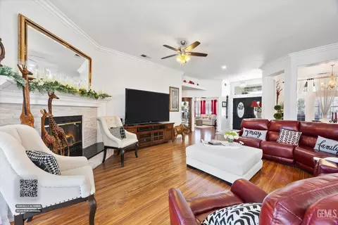 Living - 14103 Via Contento, Bakersfield, CA 93314 photo 5 of 5