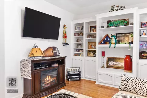 Living - 14103 Via Contento, Bakersfield, CA 93314 photo 2 of 5