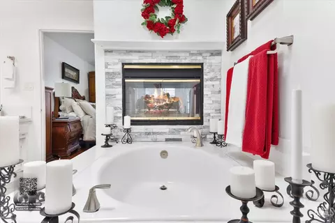 Bath - 14103 Via Contento, Bakersfield, CA 93314 photo 6 of 7