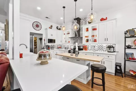 Kitchen - 14103 Via Contento, Bakersfield, CA 93314 photo 1 of 5