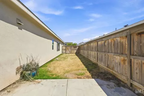 Exterior - 9623 Silver Fls, Shafter, CA 93263 photo 6 of 9