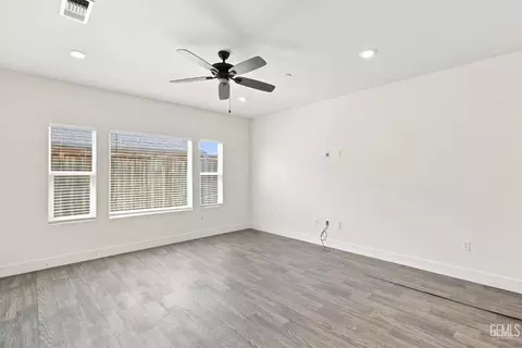 Living - 9623 Silver Fls, Shafter, CA 93263 photo 7 of 7