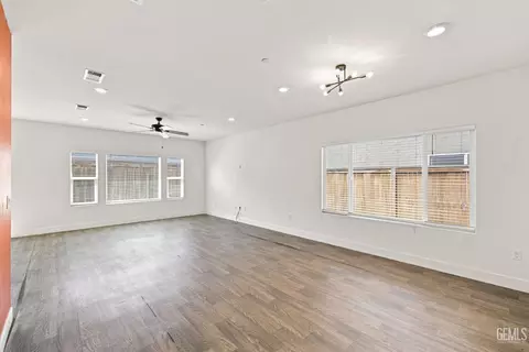 Living - 9623 Silver Fls, Shafter, CA 93263 photo 2 of 7