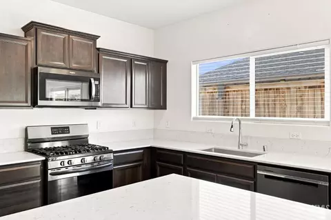 Kitchen - 9623 Silver Fls, Shafter, CA 93263 photo 3 of 6