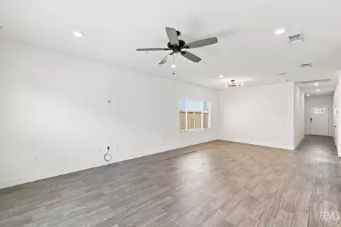 Living - 9623 Silver Fls, Shafter, CA 93263 photo 4 of 7