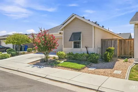 Exterior - 9623 Silver Fls, Shafter, CA 93263 photo 4 of 9