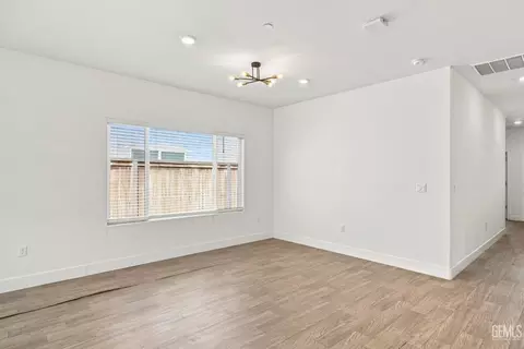 Living - 9623 Silver Fls, Shafter, CA 93263 photo 6 of 7