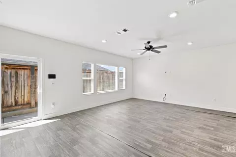 Living - 9623 Silver Fls, Shafter, CA 93263 photo 3 of 7