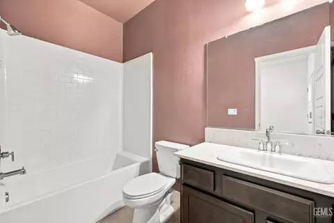 Bath - 9623 Silver Fls, Shafter, CA 93263 photo 1 of 1
