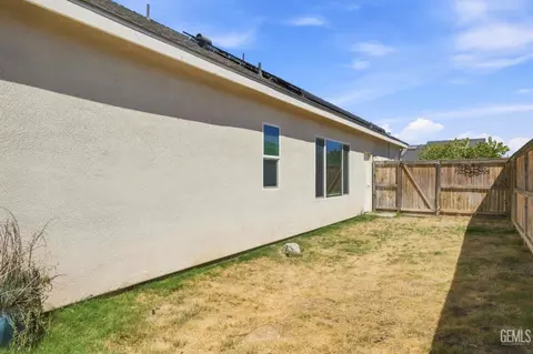Exterior - 9623 Silver Fls, Shafter, CA 93263 photo 7 of 9