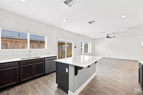 Kitchen - 9623 Silver Fls, Shafter, CA 93263 photo 6 of 6