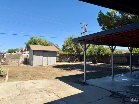 Exterior - 8204 Paradise Rd, Lamont, CA 93241 photo 4 of 4