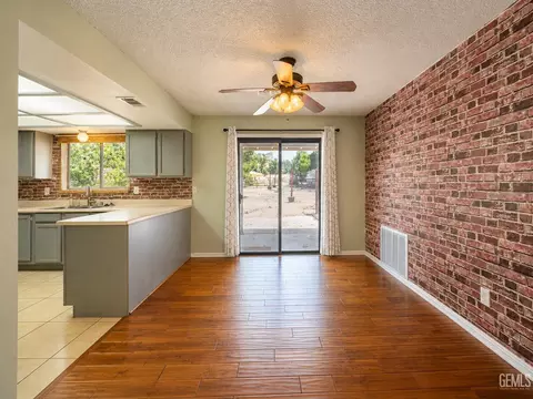 Dining - 17861 Tanforan Dr, Tehachapi, CA 93561 photo 1 of 3
