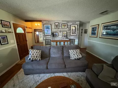 Entry Way - 17861 Tanforan Dr, Tehachapi, CA 93561 photo 2 of 3