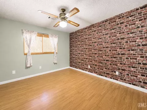 Bedroom - 17861 Tanforan Dr, Tehachapi, CA 93561 photo 2 of 4