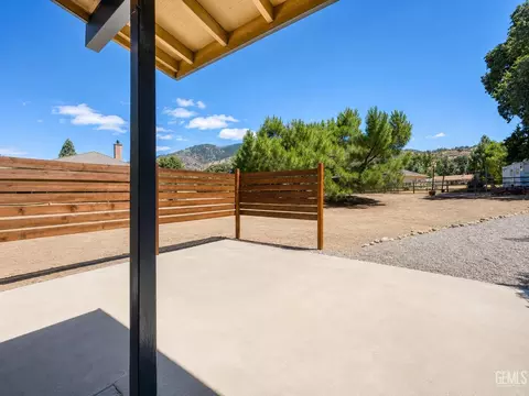 Exterior - 17861 Tanforan Dr, Tehachapi, CA 93561 photo 7 of 15
