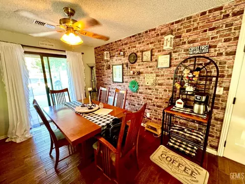 Dining - 17861 Tanforan Dr, Tehachapi, CA 93561 photo 2 of 3