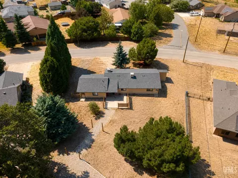 View/Area - 17861 Tanforan Dr, Tehachapi, CA 93561 photo 4 of 5