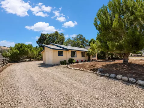 Exterior - 17861 Tanforan Dr, Tehachapi, CA 93561 photo 5 of 15