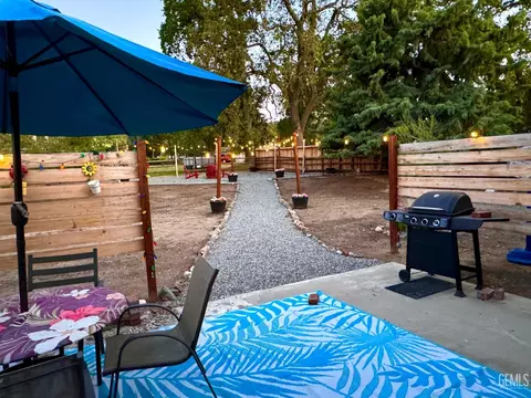 Exterior - 17861 Tanforan Dr, Tehachapi, CA 93561 photo 12 of 15