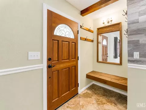 Entry Way - 17861 Tanforan Dr, Tehachapi, CA 93561 photo 1 of 3