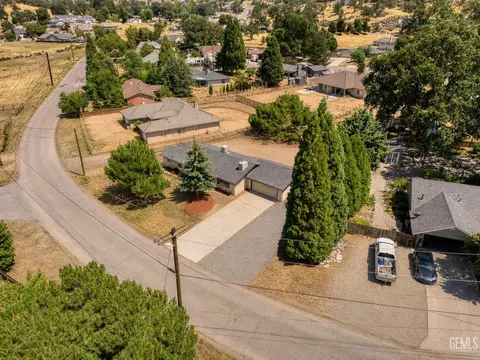 View/Area - 17861 Tanforan Dr, Tehachapi, CA 93561 photo 1 of 5