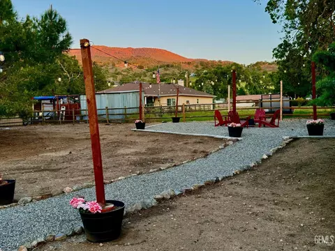 Exterior - 17861 Tanforan Dr, Tehachapi, CA 93561 photo 11 of 15