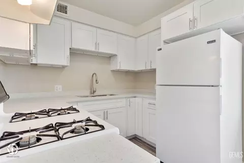 Kitchen - 222 E St, Taft, CA 93268 photo 1 of 1